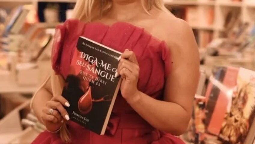Revista do Livro: Priscila Luz (Devalaya)