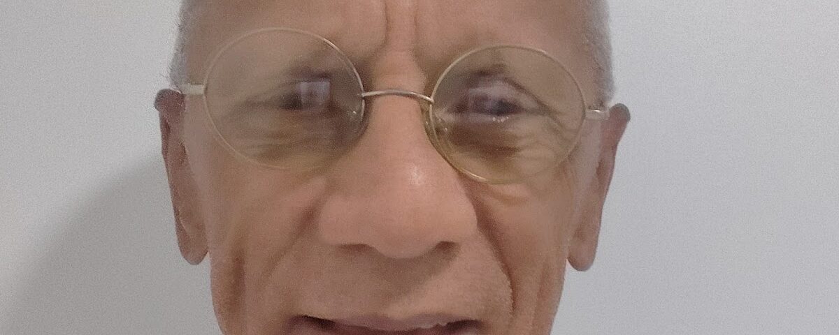 Revista do Livro: Claudio Martins Burro