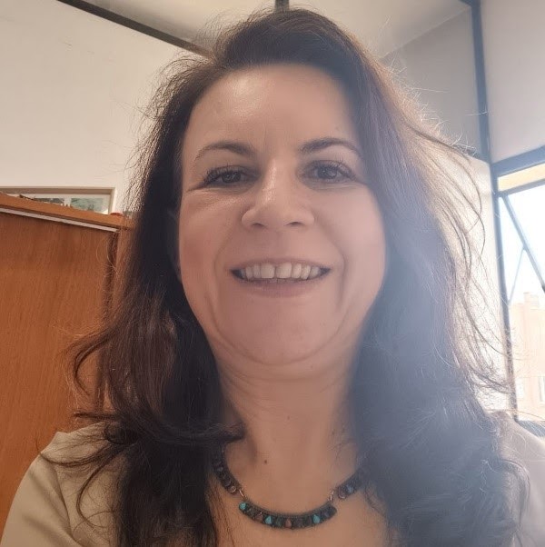 Revista do Livro: Fernanda Cangerana